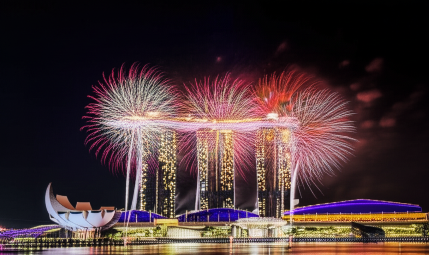 Illuminating the Night Sky with Imagination: The Infinite Charm of Creative Fireworks